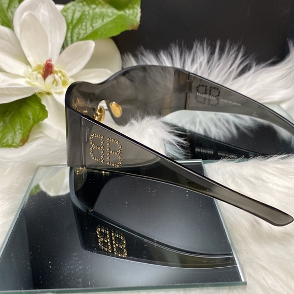 Like New! BALENCIAGA Sunglasses with Balenciaga Hardcase! - Picture 3 of 9